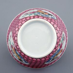A Chinese famille rose eggshell cup and saucer with a rooster, Yongzheng, 1723-1735 — 照片 8