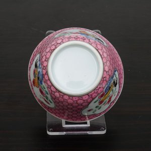 A Chinese famille rose eggshell cup and saucer with a rooster, Yongzheng, 1723-1735 — 照片 16