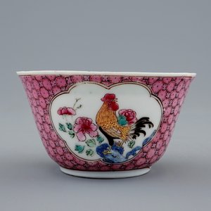 A Chinese famille rose eggshell cup and saucer with a rooster, Yongzheng, 1723-1735 — 照片 5