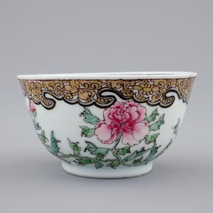 A Chinese famille rose eggshell cup and saucer with butterflies among flowers, Yongzheng, 1723-1735 — photo 6