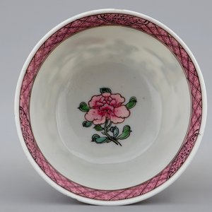 A Chinese famille rose eggshell cup and saucer with butterflies among flowers, Yongzheng, 1723-1735 — 照片 8
