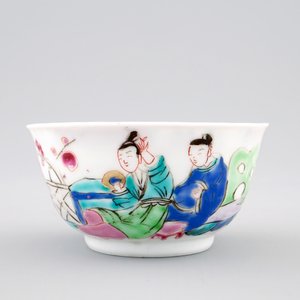 A Chinese famille rose eggshell cup and saucer with garden scene, Yongzheng, 1723-1735 — photo 4
