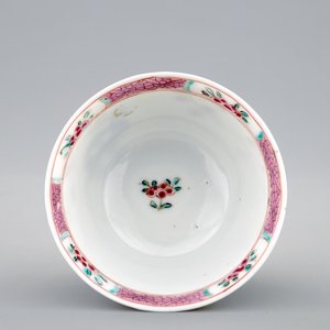 A Chinese famille rose eggshell cup and saucer with garden scene, Yongzheng, 1723-1735 — photo 8