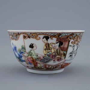 A Chinese famille rose eggshell cup and saucer with ladies playing go, Yongzheng, 1723-1735 — photo 4