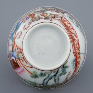 A Chinese famille rose eggshell cup and saucer with ladies playing go, Yongzheng, 1723-1735 — photo 9