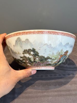 A Chinese famille rose eggshell 'landscape' bowl, signed Zou Guojun 鄒國鈞, Jing De Zhen Zhi 景德鎮制 mark, dated 1959 — photo 2