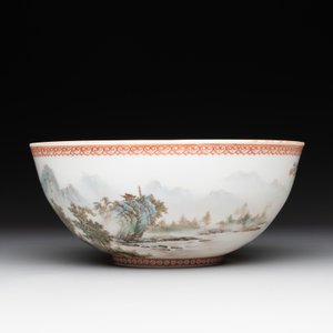 A Chinese famille rose eggshell 'landscape' bowl, signed Zou Guojun 鄒國鈞, Jing De Zhen Zhi 景德鎮制 mark, dated 1959 — photo 3