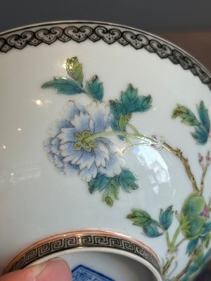 A Chinese famille rose eggshell 'peonies' bowl, Qianlong mark, 20th C. — photo 13