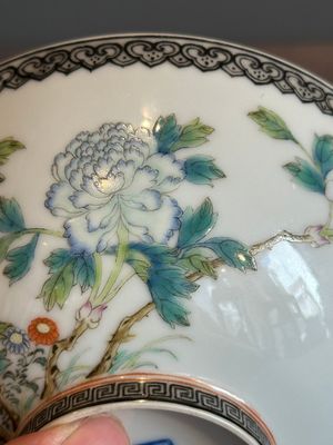 A Chinese famille rose eggshell 'peonies' bowl, Qianlong mark, 20th C. — photo 16