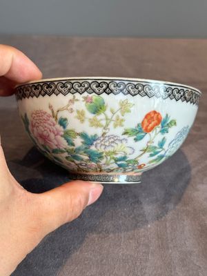 A Chinese famille rose eggshell 'peonies' bowl, Qianlong mark, 20th C. — photo 6