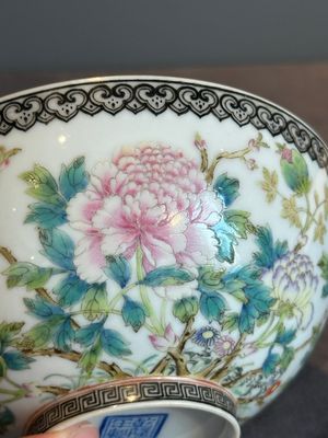 A Chinese famille rose eggshell 'peonies' bowl, Qianlong mark, 20th C. — photo 10