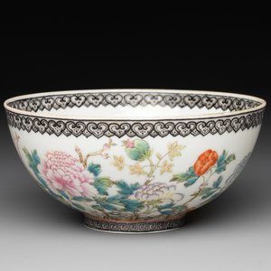A Chinese famille rose eggshell 'peonies' bowl, Qianlong mark, 20th C. — photo 5