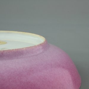 A Chinese famille rose eggshell porcelain ruby back saucer plate, Yongzheng, 1722-1735 — foto 3