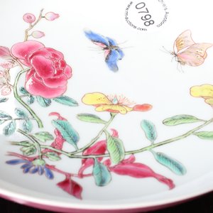 A Chinese famille rose eggshell porcelain ruby back saucer plate, Yongzheng, 1722-1735 — foto 4
