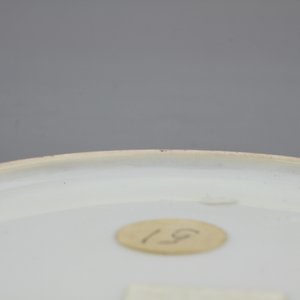 A Chinese famille rose eggshell porcelain ruby back saucer plate, Yongzheng, 1722-1735 — foto 5
