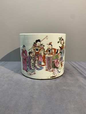 A Chinese famille rose 'Eight Immortals' brush pot, 19th C. — photo 1