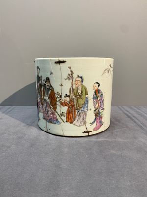 A Chinese famille rose 'Eight Immortals' brush pot, 19th C. — photo 3