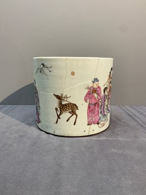 A Chinese famille rose 'Eight Immortals' brush pot, 19th C. — photo 4