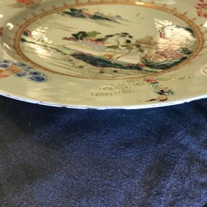 A Chinese famille rose "Eight Immortals" charger with a central landscape, Qianlong — 照片 11