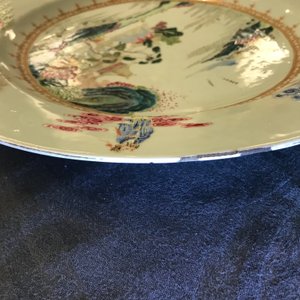 A Chinese famille rose "Eight Immortals" charger with a central landscape, Qianlong — 照片 9