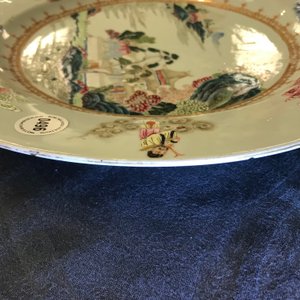 A Chinese famille rose "Eight Immortals" charger with a central landscape, Qianlong — 照片 10