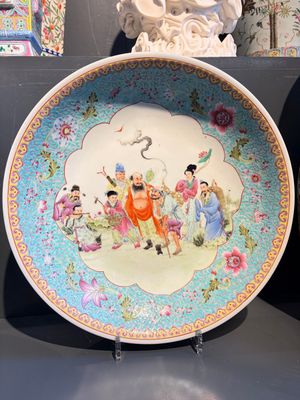 A Chinese famille rose 'Eight Immortals' dish and an 'Elegant Beauties' vase, Qianlong and Jingdezhen 景德鎮 mark, 20th C. — photo 1