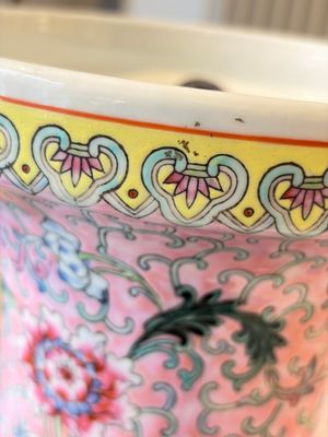 A Chinese famille rose 'Eight Immortals' dish and an 'Elegant Beauties' vase, Qianlong and Jingdezhen 景德鎮 mark, 20th C. — photo 12