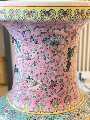 A Chinese famille rose 'Eight Immortals' dish and an 'Elegant Beauties' vase, Qianlong and Jingdezhen 景德鎮 mark, 20th C. — photo 16
