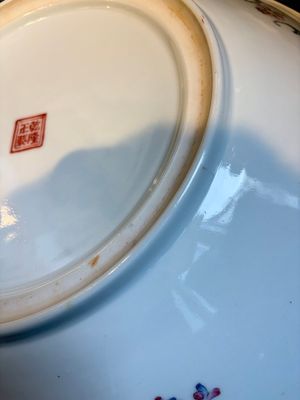 A Chinese famille rose 'Eight Immortals' dish and an 'Elegant Beauties' vase, Qianlong and Jingdezhen 景德鎮 mark, 20th C. — photo 7