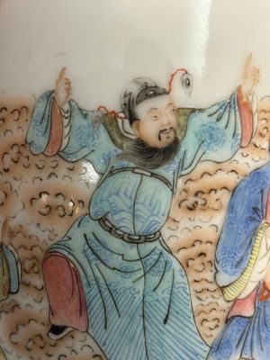A Chinese famille rose 'Eight Immortals' vase, Qianlong mark, Republic — 照片 7