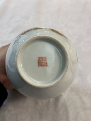 A Chinese famille rose 'Eight Immortals' vase, Qianlong mark, Republic — 照片 9