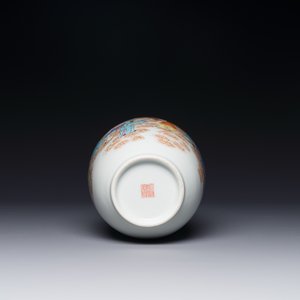 A Chinese famille rose 'Eight Immortals' vase, Qianlong mark, Republic — 照片 3