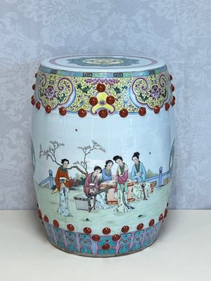A Chinese famille rose 'Elegant Beauties' garden seat, 20th C. — 照片 5