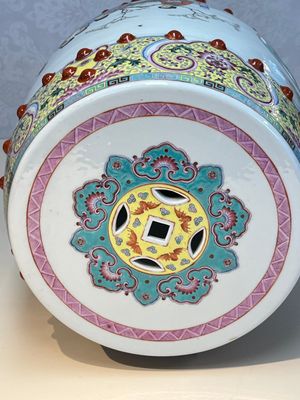 A Chinese famille rose 'Elegant Beauties' garden seat, 20th C. — 照片 9