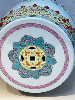 A Chinese famille rose 'Elegant Beauties' garden seat, 20th C. — 照片 10