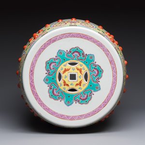 A Chinese famille rose 'Elegant Beauties' garden seat, 20th C. — 照片 6