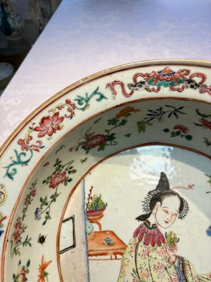 A Chinese famille rose 'Elegant Beauty' basin and a qianjiang cai 'Antiquities' dish, Guangxu mark, 19th C. — foto 13