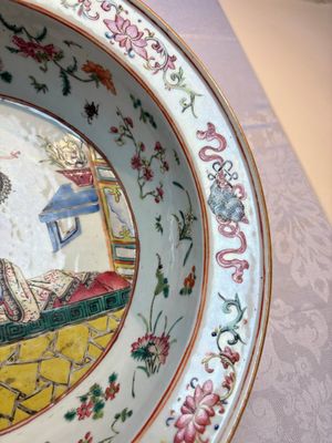 A Chinese famille rose 'Elegant Beauty' basin and a qianjiang cai 'Antiquities' dish, Guangxu mark, 19th C. — foto 15