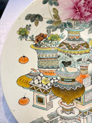 A Chinese famille rose 'Elegant Beauty' basin and a qianjiang cai 'Antiquities' dish, Guangxu mark, 19th C. — foto 3
