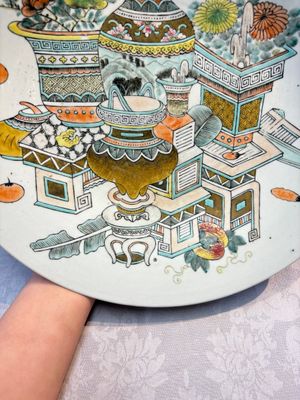 A Chinese famille rose 'Elegant Beauty' basin and a qianjiang cai 'Antiquities' dish, Guangxu mark, 19th C. — foto 6