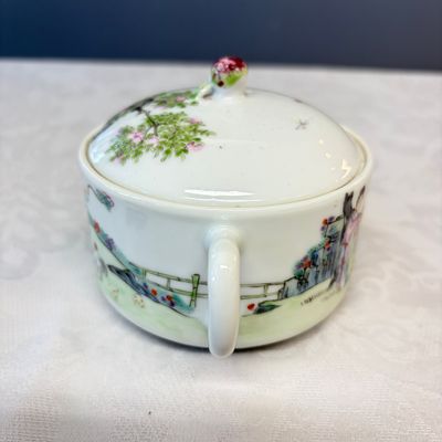 A Chinese famille rose 'Elegant Ladies and Playing Boys' teapot — foto 4