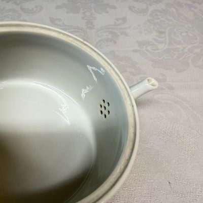 A Chinese famille rose 'Elegant Ladies and Playing Boys' teapot — foto 6