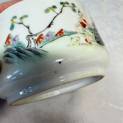 A Chinese famille rose 'Elegant Ladies and Playing Boys' teapot — foto 9