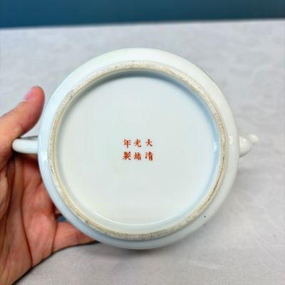 A Chinese famille rose 'Elegant Ladies and Playing Boys' teapot — foto 10