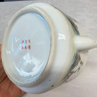 A Chinese famille rose 'Elegant Ladies and Playing Boys' teapot — foto 12