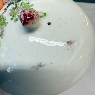 A Chinese famille rose 'Elegant Ladies and Playing Boys' teapot — foto 16