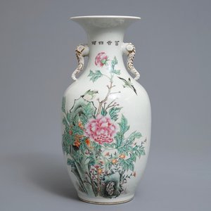 A Chinese famille rose elephant handle vase, Jingdezhen mark, 20th C. — 照片 1