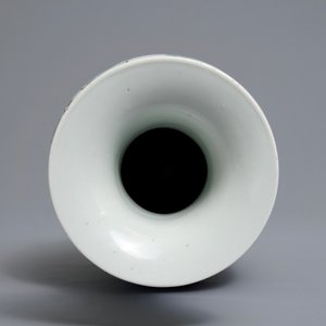 A Chinese famille rose elephant handle vase, Jingdezhen mark, 20th C. — 照片 5