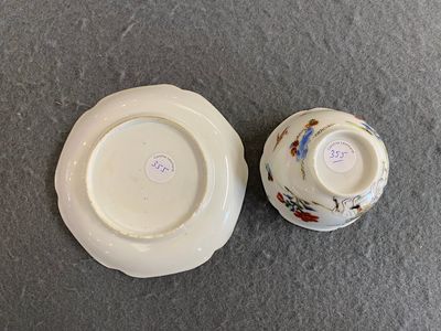 A Chinese famille rose 'elephant rider' cup and saucer, Yongzheng — photo 2