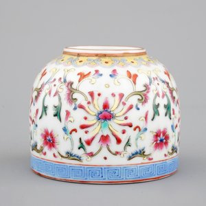 A Chinese famille rose enamelled brushwasher, 19/20th C. — 照片 4